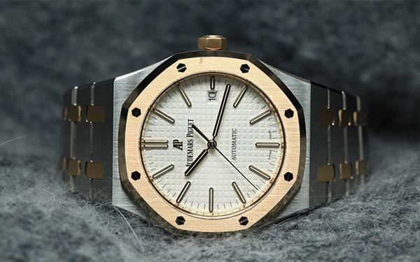 爱彼腕表表带太松处理方法是什么(图) 爱彼腕表表带太松处理方法是什么(图)